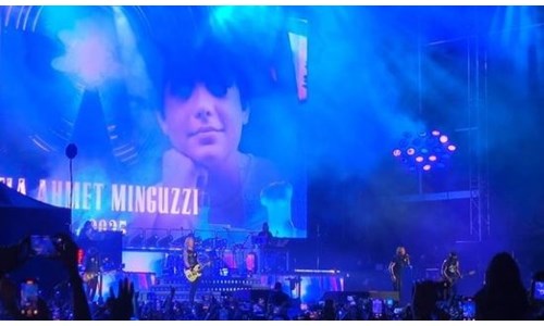 GUNS N' ROSES SAHNEDE MATTIA AHMET MENGUZZI'Yİ ANDI